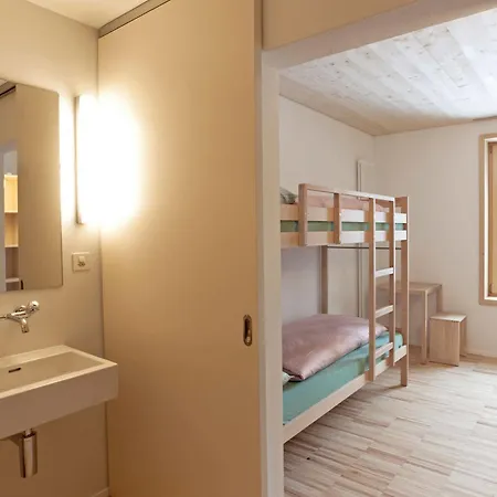 Youth Hostel *